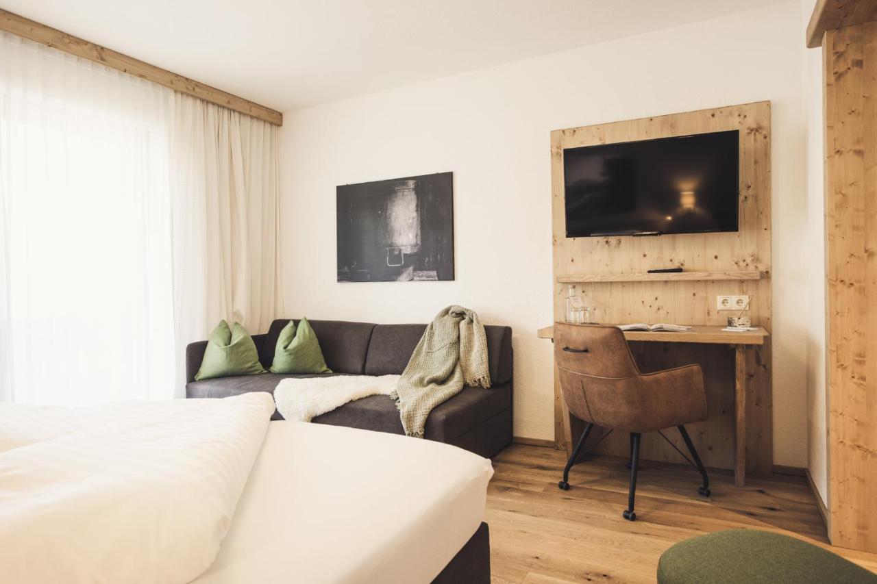 Hotel Johanna Mitten Im Oetztal Умхаузен Экстерьер фото
